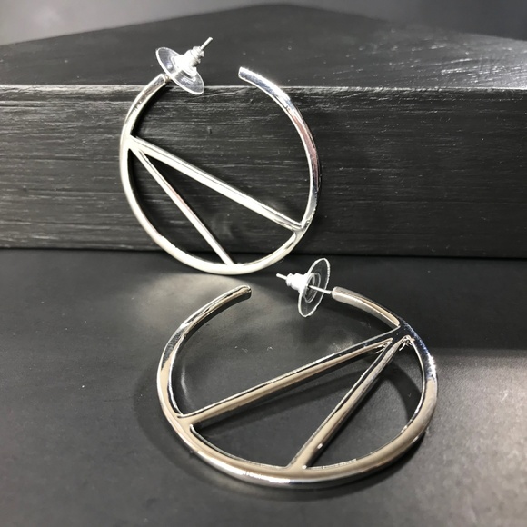 🆑 Silver Hoops with Linear Accent - Picture 4 of 5